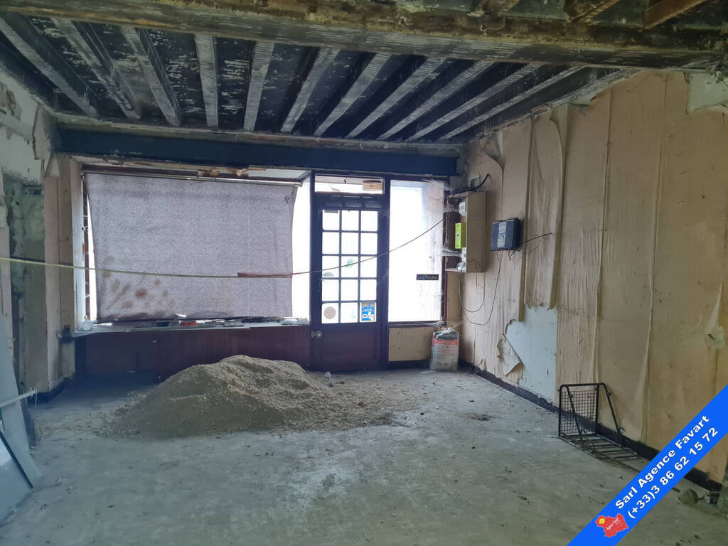 Vente Immeuble Laroche-Saint-Cydroine