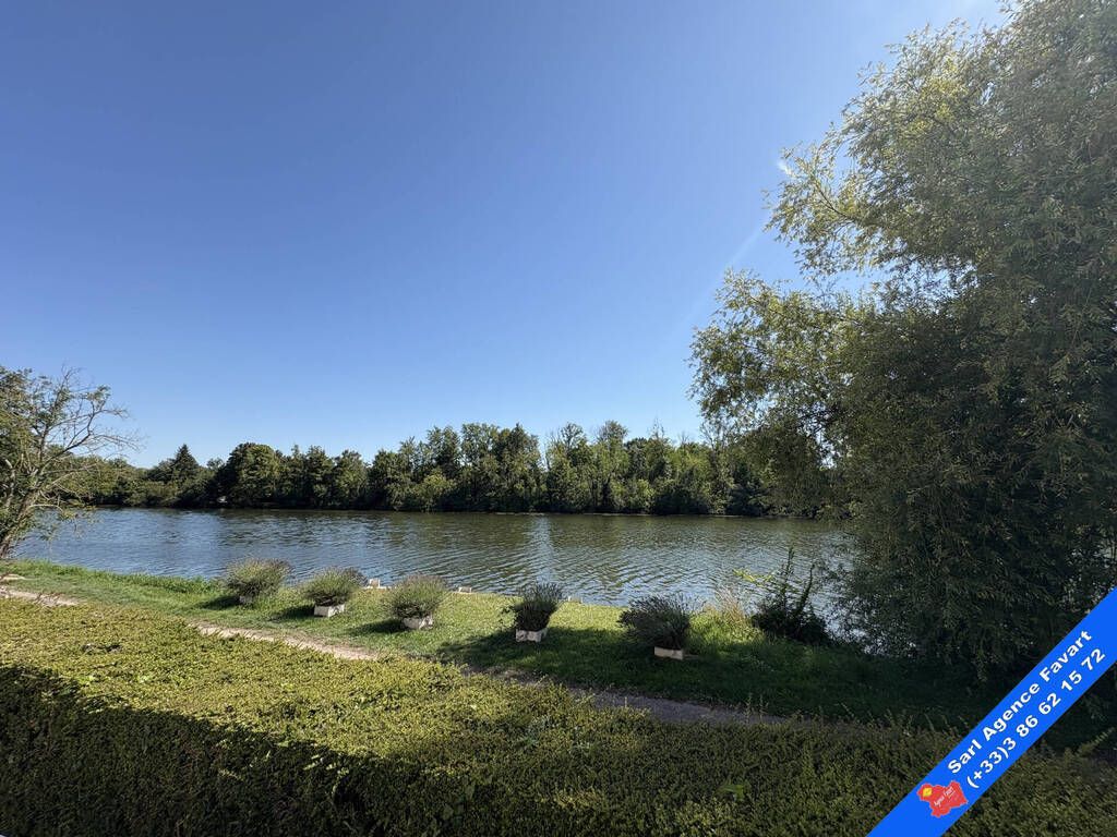 Vente Immeuble Laroche-Saint-Cydroine 6 pièces 122.21 m²