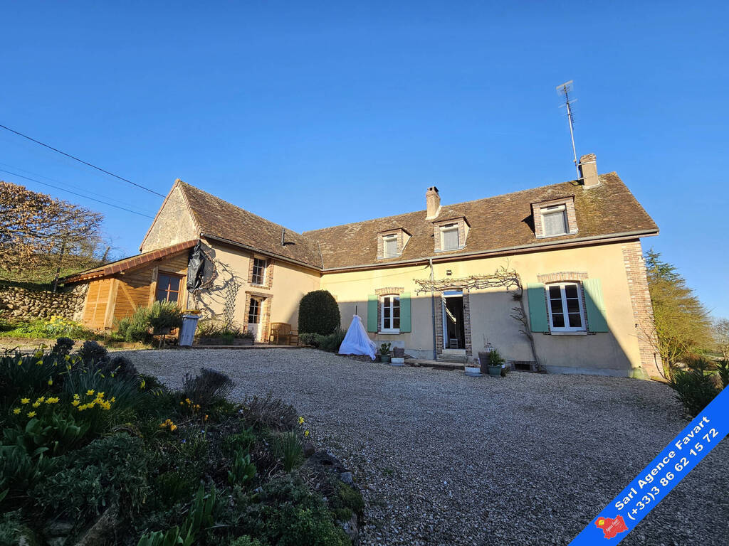 Vente Maison La Celle-Saint-Cyr 8 pièces 200 m²