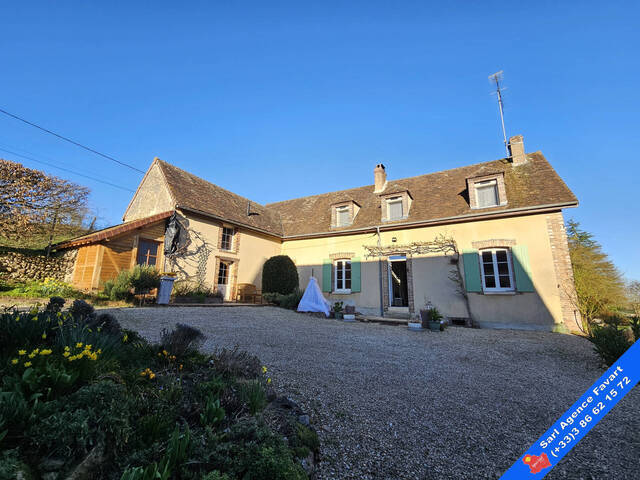 Vente Maison La Celle-Saint-Cyr 8 pièces 200 m²