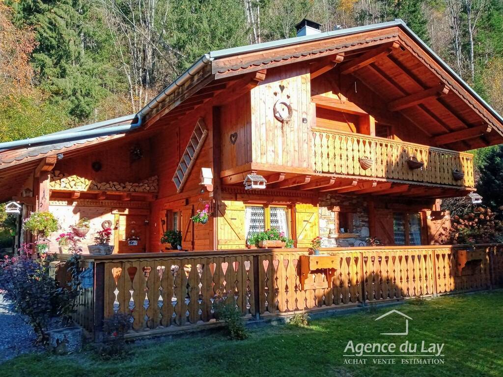 Sold House or Chalet maison individuelle 4 rooms 146 m² Les Contamines-Montjoie 74170 Proche village