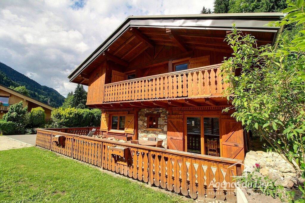 Vente Maison ou Chalet chalet 4 pièces 146.11 m² Les Contamines-Montjoie 74170 Proche village