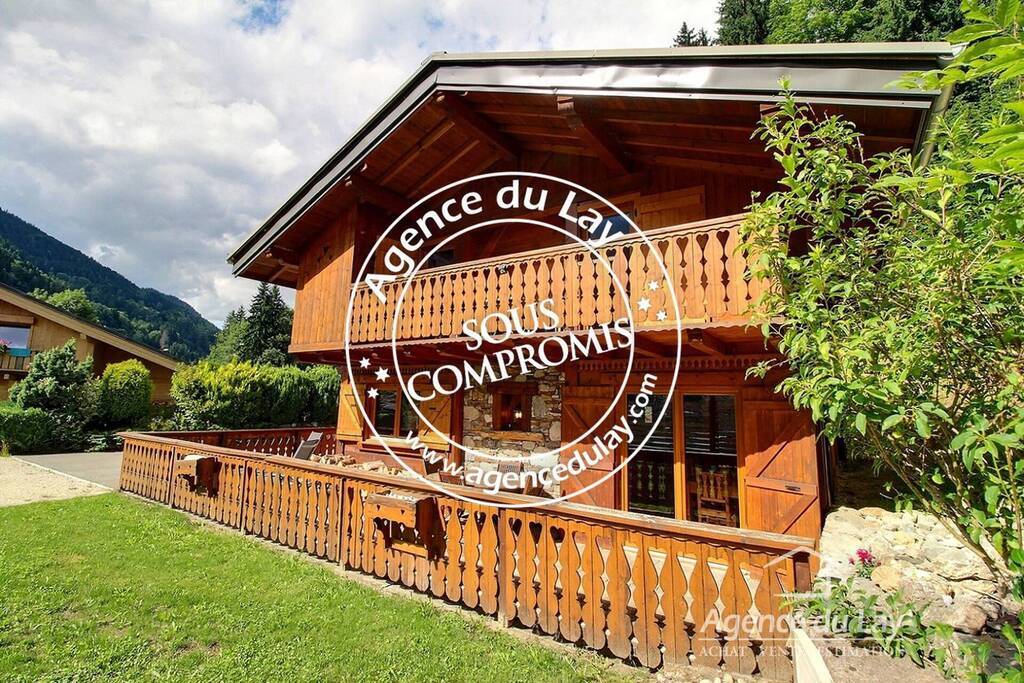 Vente Maison ou Chalet chalet 4 pièces 146.11 m² Les Contamines-Montjoie 74170 Proche village