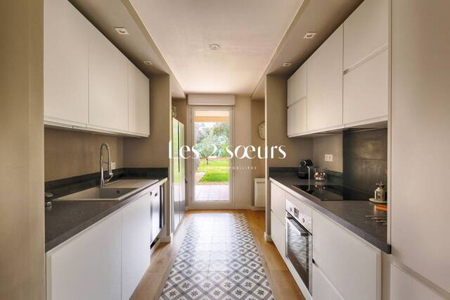 Rent Apartment t3 4 rooms 86 m² Aix-en-Provence 13100