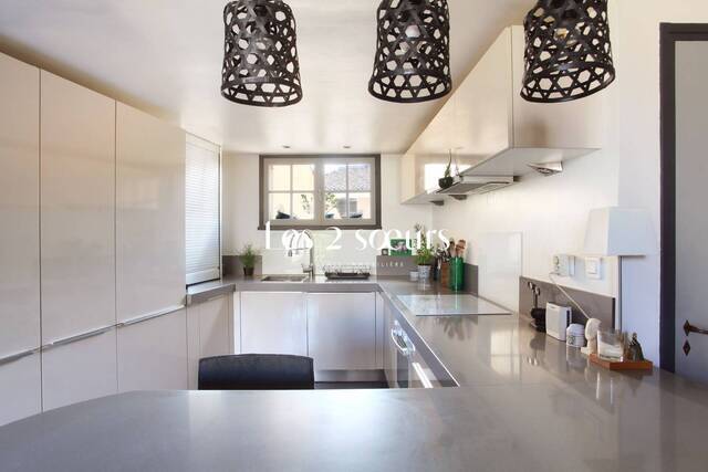 Sold Apartment duplex 6 rooms 109 m² Aix-en-Provence 13100