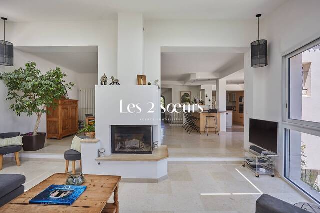 Sold House maison 6 rooms 225 m² Venelles 13770