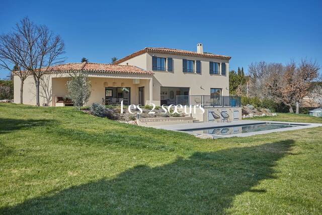 Location Maison villa 7 pièces 216.08 m² Aix-en-Provence 13100
