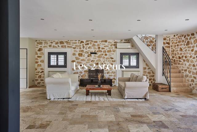 Sale House 8 rooms 376 m² Aix-en-Provence 13100