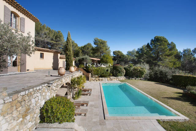 Vendu Maison 7 pièces 330 m² Aix-en-Provence 13100