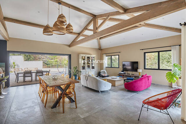 Vente Maison contemporaine 7 pièces 276.25 m² Saint-Marc-Jaumegarde 13100