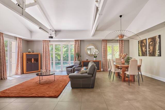 Rent House maison 6 rooms 250 m² Aix-en-Provence 13100