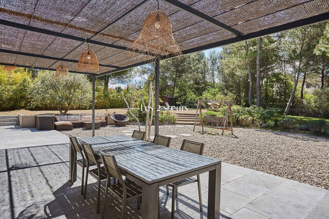 Vendu Maison 6 pièces 200 m² Venelles 13770