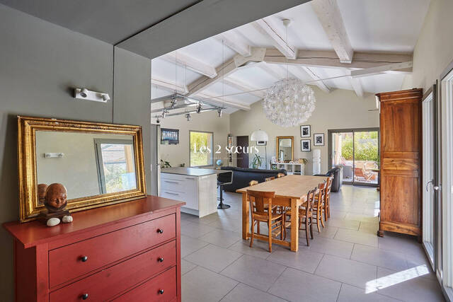 Vendu Maison 6 pièces 200 m² Venelles 13770