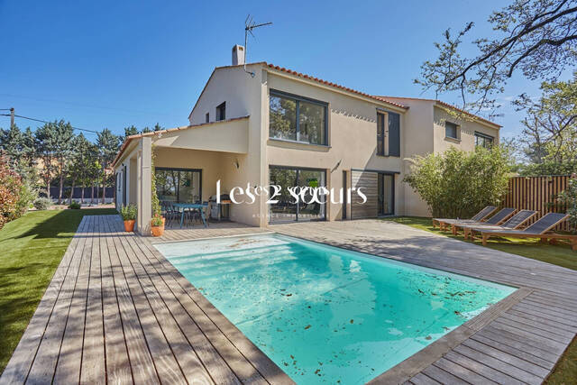 Sale House 5 rooms 125 m² Aix-en-Provence 13090