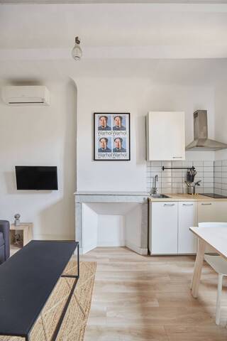 Rent Apartment studio 1 room 17 m² Aix-en-Provence 13100