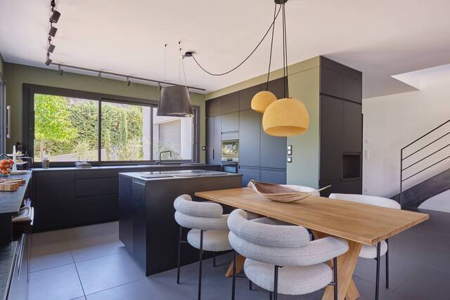 Rent House maison 4 rooms 140 m² Cabriès 13480