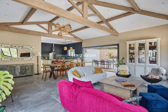 Vente Maison contemporaine 7 pièces 276.25 m² Saint-Marc-Jaumegarde 13100