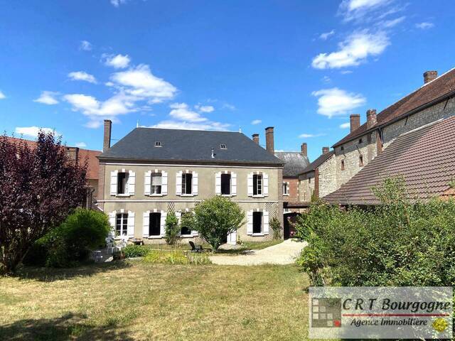 Vente Maison maison ancienne 8 pièces 208.88 m² Toucy 89130