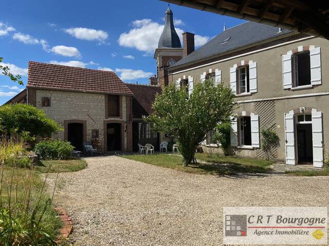 Vente Maison maison ancienne 8 pièces 208.88 m² Toucy 89130