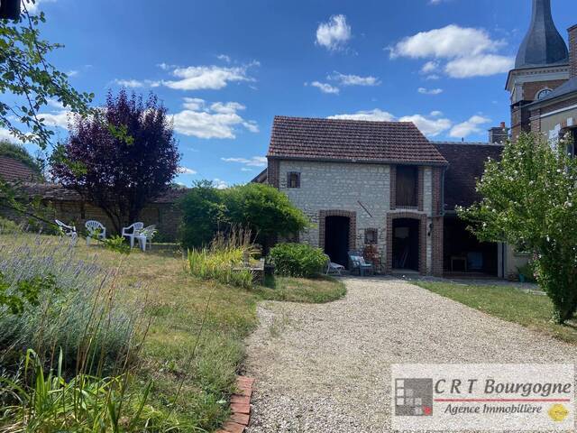 Vente Maison maison ancienne 8 pièces 208.88 m² Toucy 89130