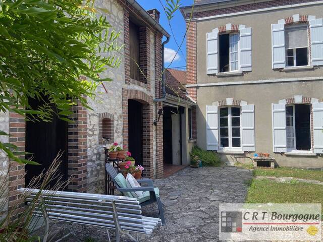 Vente Maison maison ancienne 8 pièces 208.88 m² Toucy 89130