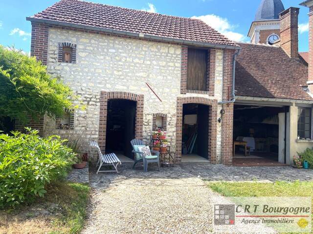 Vente Maison maison ancienne 8 pièces 208.88 m² Toucy 89130