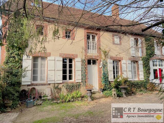 Bien vendu Maison maison ancienne 7 pièces 174 m² Saint-Aubin-Château-Neuf 89110