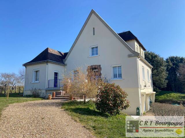 Maison maison individuelle 7 pièces 162 m² Saint-Sauveur-en-Puisaye 89520 vendu par nos soins