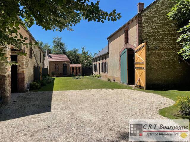Maison corps de ferme 6 pièces 182 m² Saint-Maurice-le-Vieil 89110 vendu par nos soins