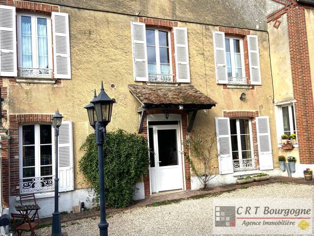 Vente Maison maison de village 7 pièces 250 m² Toucy 89130