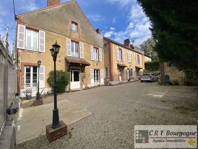 Vente Maison maison de village 7 pièces 250 m² Toucy 89130