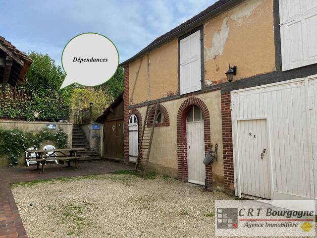 Vente Maison maison de village 7 pièces 250 m² Toucy 89130