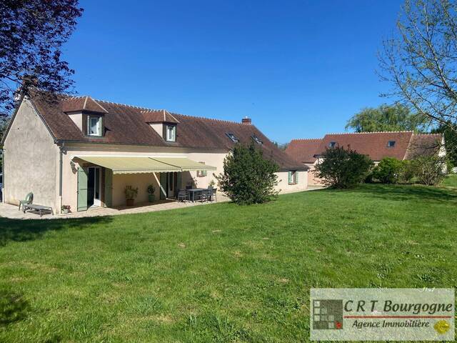 Vente Maison maison ancienne 9 pièces 177 m² Toucy 89130
