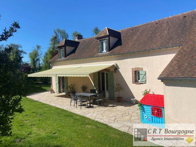 Vente Maison maison ancienne 9 pièces 177 m² Toucy 89130