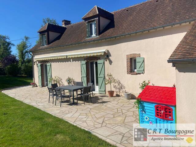 Vente Maison maison ancienne 9 pièces 177 m² Toucy 89130