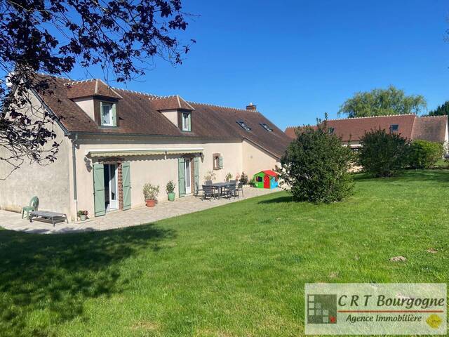 Vente Maison maison ancienne 9 pièces 177 m² Toucy 89130