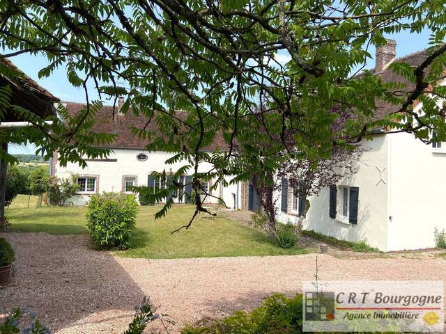 Vente Maison corps de ferme 7 pièces 223 m² Toucy 89130
