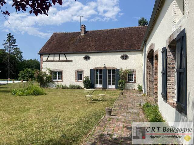 Vente Maison corps de ferme 7 pièces 223 m² Toucy 89130