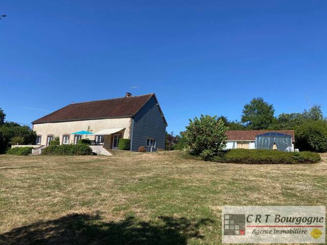 Vente Maison corps de ferme 7 pièces 223 m² Toucy 89130