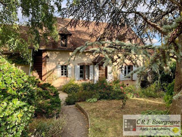 Vente Maison maison ancienne 7 pièces 164 m² Toucy 89130