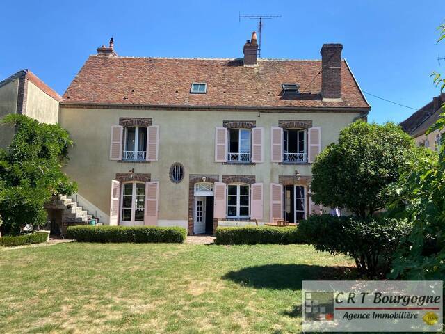 Vente Maison maison ancienne 9 pièces 247.5 m² Toucy 89130