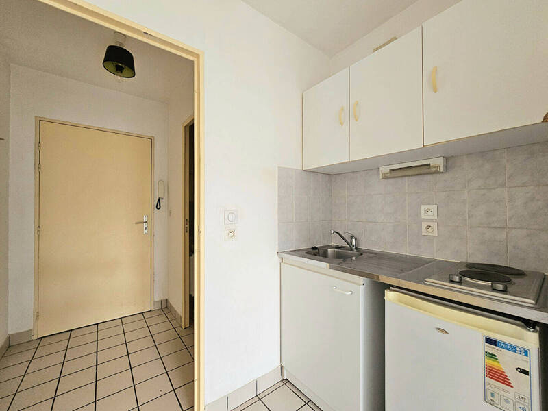 Rent apartment appartement 1 room 21 m² in Aubière 63170 - 395 €