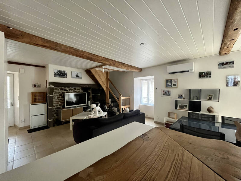 Location maison 4 pièces 120 m² à Saint-Genès-Champanelle 63122 - 1 300 €