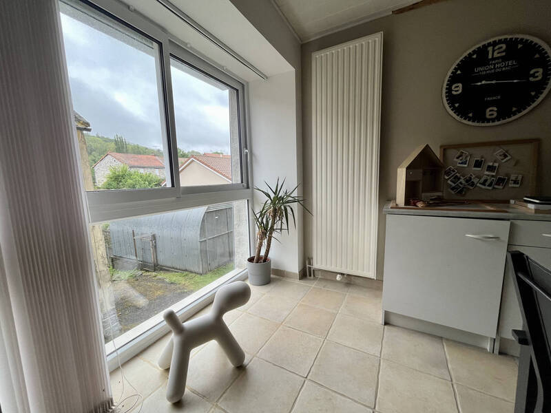 Location maison 4 pièces 120 m² à Saint-Genès-Champanelle 63122 - 1 300 €