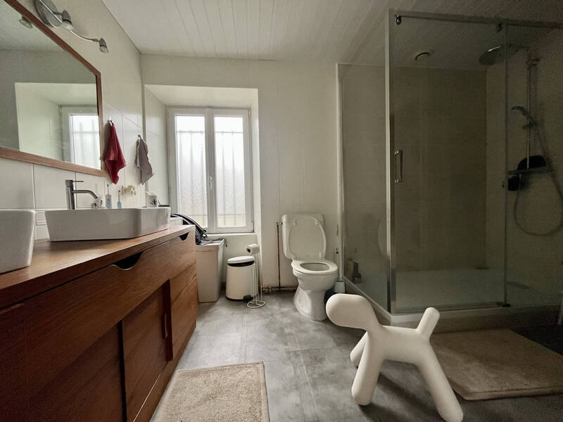 Location maison 4 pièces 120 m² à Saint-Genès-Champanelle 63122 - 1 300 €