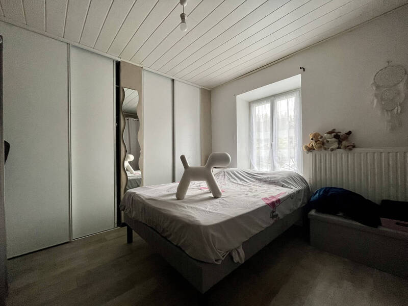 Location maison 4 pièces 120 m² à Saint-Genès-Champanelle 63122 - 1 300 €
