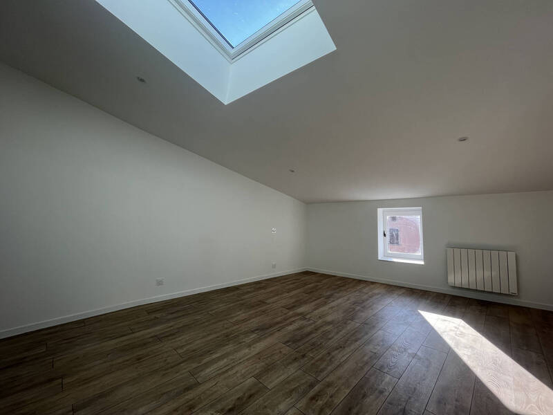 Rent house maison de village 3 rooms 75 m² in Chanonat 63450 - 800 €