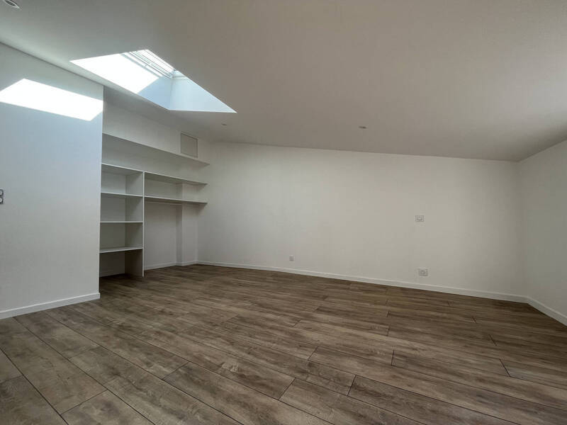 Rent house maison de village 3 rooms 75 m² in Chanonat 63450 - 800 €