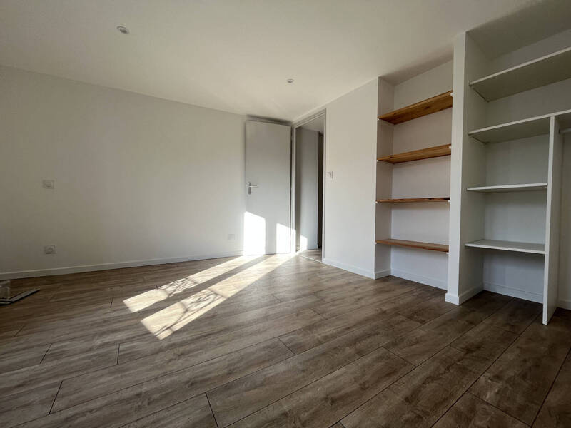 Rent house maison de village 3 rooms 75 m² in Chanonat 63450 - 800 €