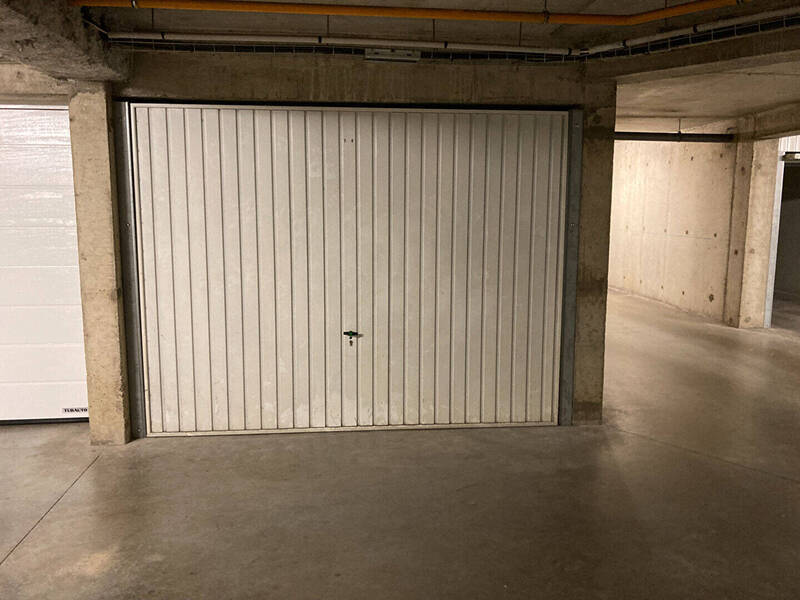 Rent parking 30 m² in Beaumont 63110 - 75 €